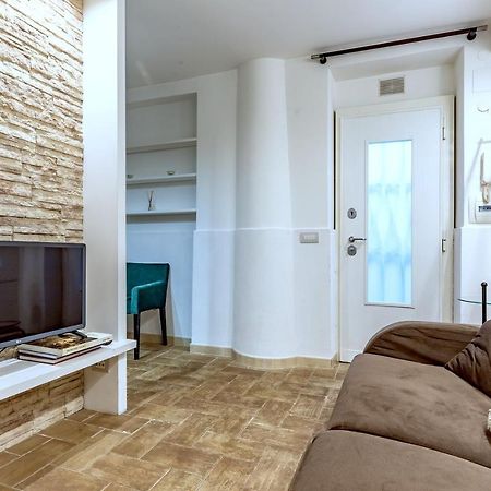 Lovely Apartment Ground Floor Colosseo Wi-Fi Ac 罗马 外观 照片